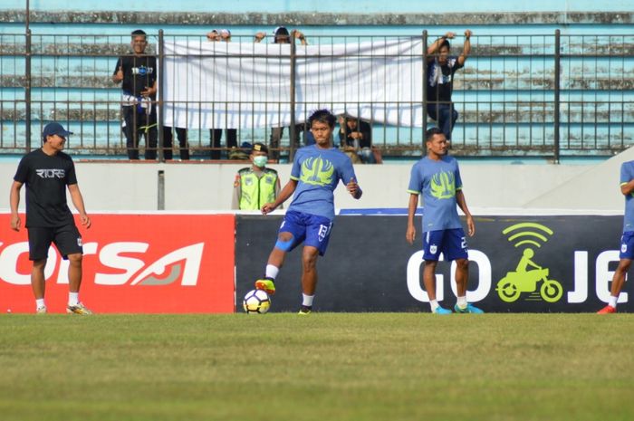 Bek PSIS Semarang, Fauzan Fajri (13).