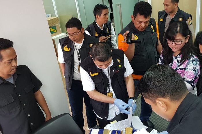 Sekjen PSSI nampak dalam penggeledahan Satgas Antimafia Bola di Kantor PSSI, FX, Sudirman, Jakarta, Rabu (30/1/2019).