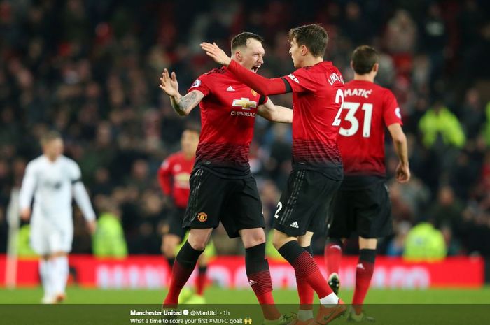 Victor Lindelof menyelamatkan Manchester United dari kekalahan dalam partai Liga Inggris kontra Burnley di Old Trafford, 29 Januari 2019.