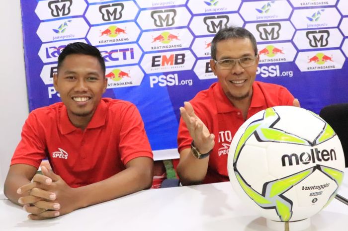 Bek kiri dan Asisten pelatih Persija Jakarta, Tony Sucipto serta Mustaqim dalam jumpa pers sebelum laga kontra 757 Kepri Jaya, Rabu (30/1/2019).