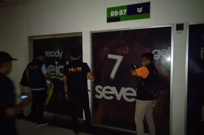 Satgas Antimafia Bola melakukan penyegelan di kantor PT Liga Indonesia, Kuningan, Jakarta Selatan, Kamis (31/1/2019)