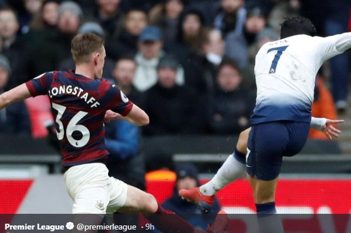 Pemain Tottenham Hotspur, Son Heung-min, menendang bola saat pertandingan melawan Newcastle dalam pekan ke-25 Liga Inggris 2018-2019 di Stadion Wembley, Sabtu (2/2/2019).