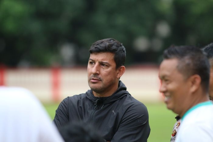 Alfredo Vera nampak hadir pada latihan Bhayangkara FC di Stadion PTIK, Jakarta Selatan, Senin (4/2/2019).