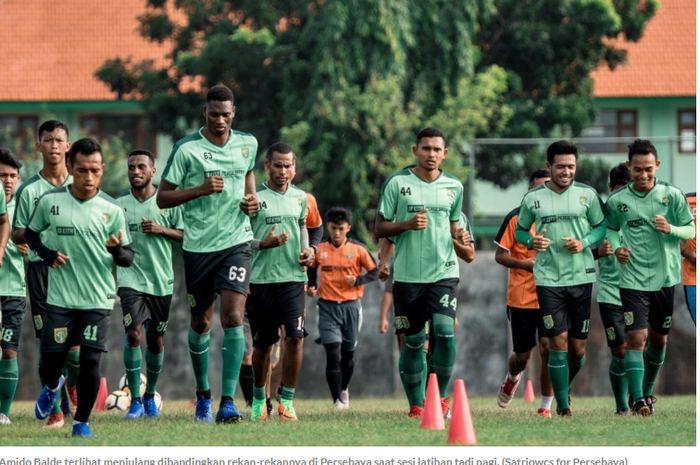 Amido Balde saat menjalani latihan bersama tim Persebaya Surabaya.