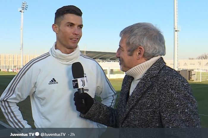 Megabintang Juventus, Cristiano Ronaldo, diwawancarai oleh Juventus TV.