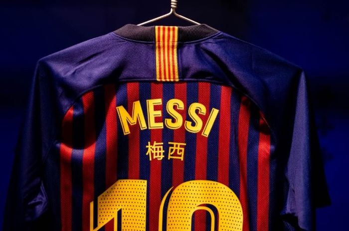 Jersey Barcelona pada laga semi final pertama Copa del Rey malam nanti sedikit berbeda. Barcelona akan menambahkan huruf China pada jersey mereka.