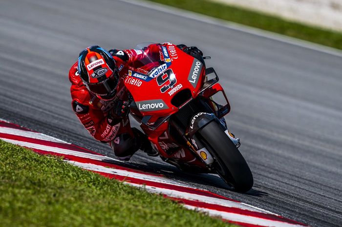 Pebalap Ducati, Danilo Petrucci, saat tampil pada sesi tes pramusim MotoGP 2019 yang digelar di Sirkuit Sepang, Malaysia, pada Rabu (6/2/2019).