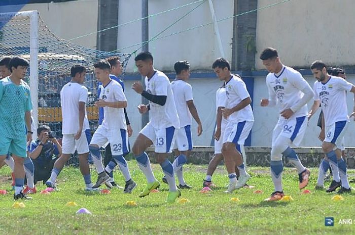 Para pemain Persib Bandung berlatih di Bandung, Kamis (7/2/2019), menjelang leg kedua babak 32 besar Piala Indonesia 2018-2019 tanggal 11 Februari 2019.