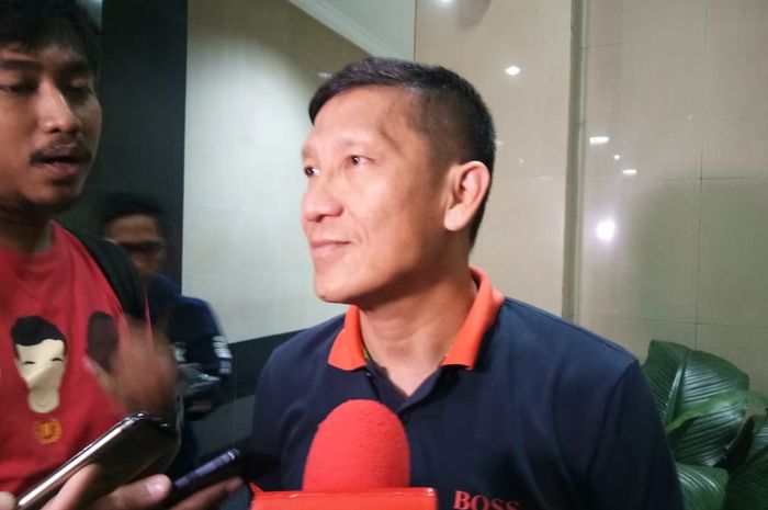 Presiden Persija Jakarta, Ferry Paulus, memberikan keterangan kepada awak media di Kantor Kementerian PAN-RB, Sudirman, Jakarta Selatan, Jumat (8/2/2019)