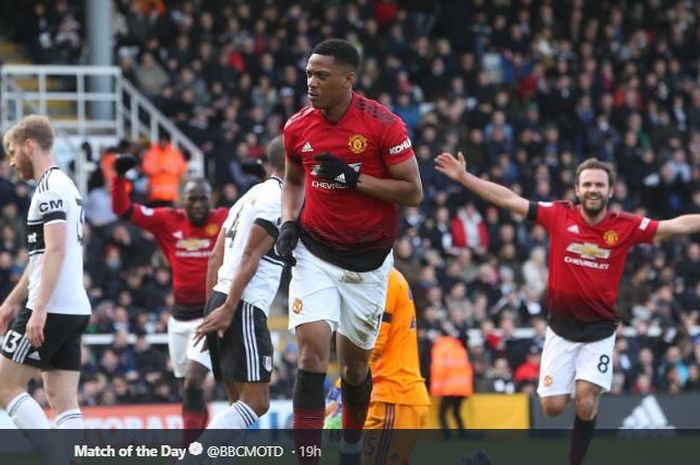 Penyerang Manchester United, Anthony Martial, mencetak gol dalam laga pekan ke-26 Liga Inggris melawan Fulham di Craven Cottage Stadium, London, 9 Februari 2019.