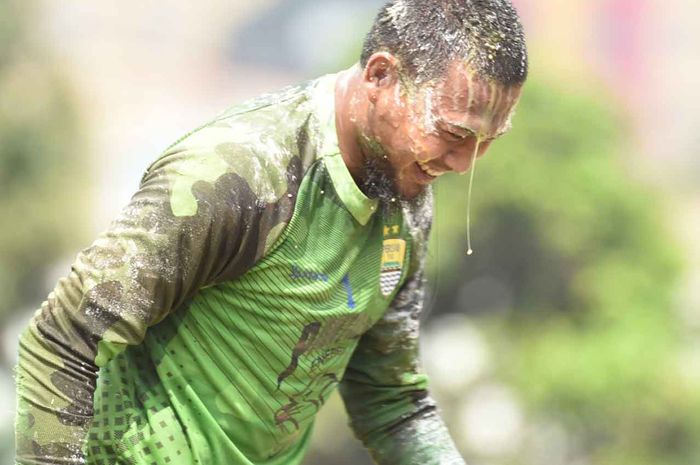 Kiper Persib Bandung, Muhammad Natshir Mahbuby ulang tahun ke-26.