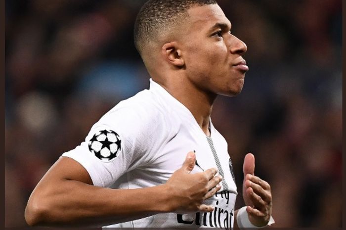 Penyerang Paris Saint-Germain, Kylian Mbappe mengajak timnya PSG untuk membuang rasa takut mengejar trofi Liga Champions usai mengalahkan Man United.