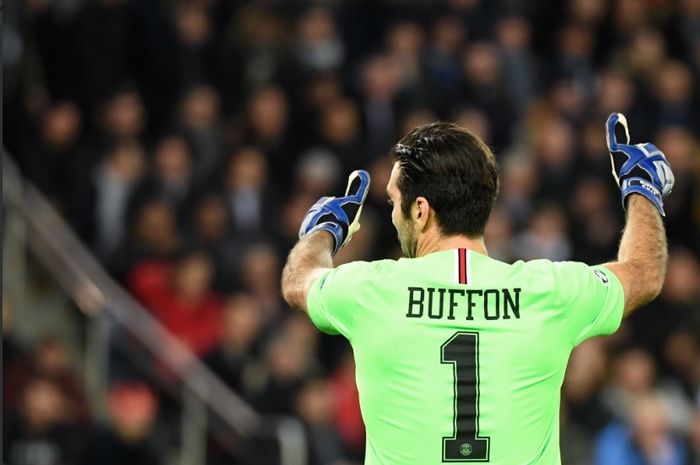 Kiper veteran Paris Saint-Germain, Gianluigi Buffon mencatatkan rekor tidak kebobolan  sebanyak 50 kali usai timnya menang 2-0 atas Manchester United.