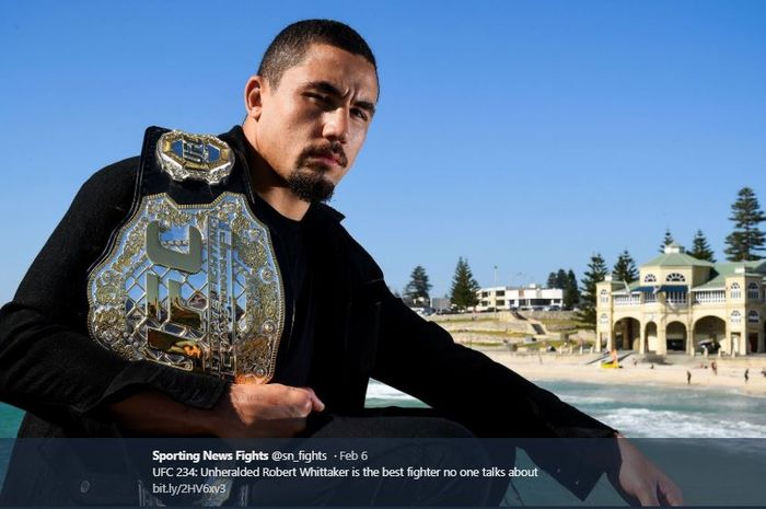 Robert Whittaker saat masih menjadi pemegang sabuk gelar juara kelas menengah UFC.