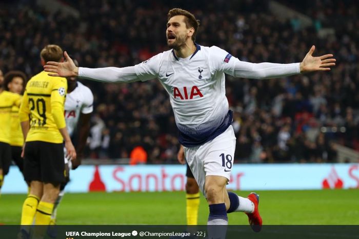 Striker Tottenham Hotspur, Fernando Llorente, berselebrasi usai membobol gawang Borussia Dortmund dalam leg pertama babak 16 besar Liga Champions pada Kamis (15/2/2019) di Stadion Wembley, London.