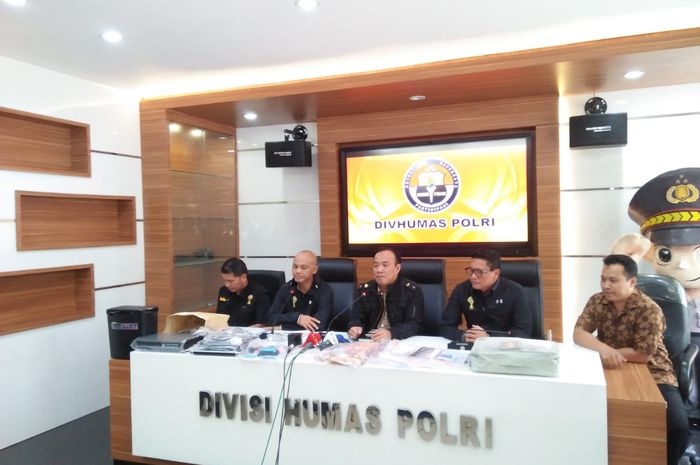 Preskon Satgas Antimafia Bola di Mabes Polri, Jakarta, Sabtu (16/2/2019).