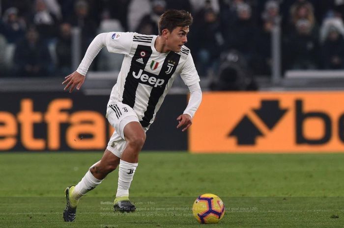 Aksi pemain Juventus, Paulo Dybala.