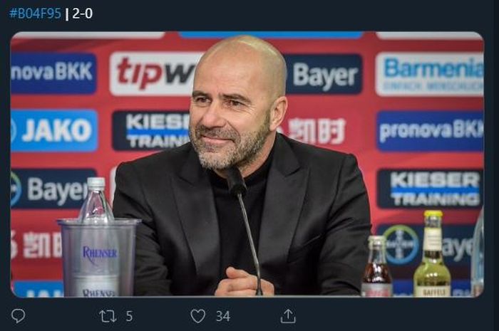 Pelatih Bayer Leverkusen, Peter Bosz.