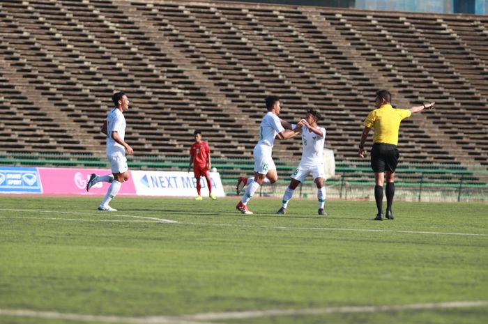 Timnas U-22 Indonesia melawan Myanmar pada Grup B Piala AFF U-22 2019 di Kamboja