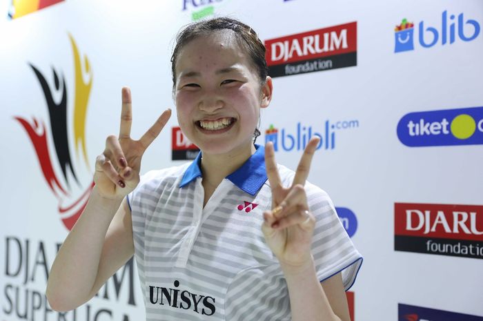 Pemain bulu tangkis Jepang, Shiori Ebihara, berpose usai pertandingan Djarum Superliga Badminton 2019 di Sasana Budaya Ganesha, Bandung, Jawa Barat, Rabu (20/2/2019).