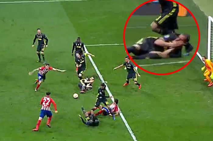 Tangkapan layar saat bek Juventus, Leonardo Bonucci, melakukan diving dalam pertandingan melawan Atletico Madrid pada leg pertama babak 16 besar Liga Champions di Stadion Wanda Metropolitano, Kamis (21/2/2019).