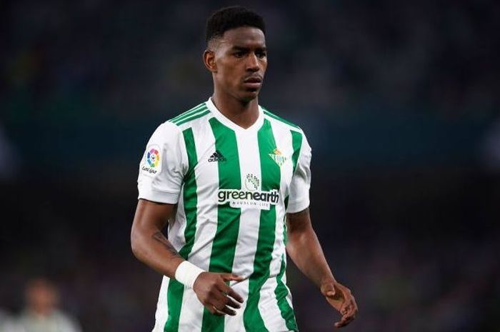 Bek sayap Real Betis, Junior Firpo, dikabarkan masuk incaran Real Madrid sebagai antisipasi hengkangnya Marcelo.