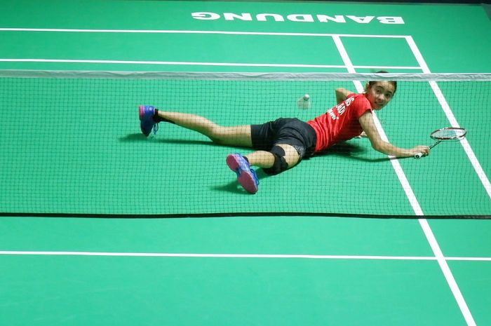 Pebulu tangkis tunggal putri Berkat Abadi, Silvi Wulandari tampil di partai ketiga melawan Mutiara Cardinal pada semifinal Djarum Superliga Badminton 2019 di GOR Sabuga, Bandung, Jumat (22/2/2019).