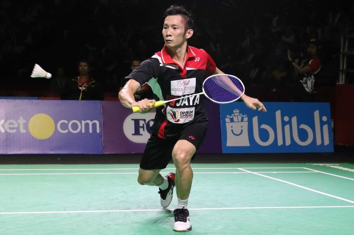 Pebulu tangkis tunggal putra Vietnam, Nguyen Tien Minh, ketika tampil pada Djarum Superliga Badminton. Nguyen dipanggil kembali untuk merebut medali pada SEA Games 2021.