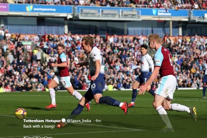 Harry Kane mencetak gol Tottenham Hotspur ke gawang Burnley, Sabtu (23/2/2019).