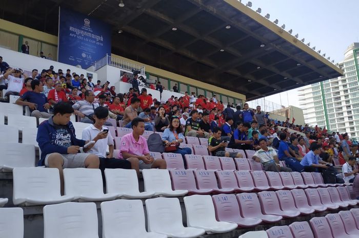 Para pendukung timnas U-22 Indonesia jelang laga kontra timnas U-22 Vietnam pada semifinal Piala AFF U-22 2019, 24 Februari 2019.