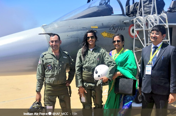 PV Sindhu saat berpartisipasi sebagai co-pilot di Aero India 2019.