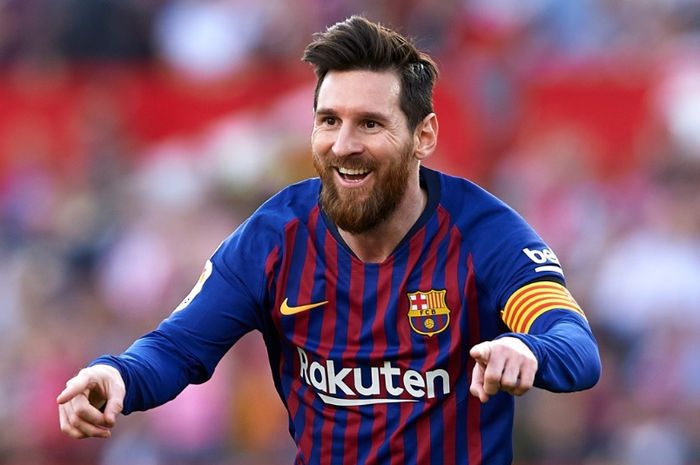 Ekspresi Lionel Messi usai sukses mencetak hattrick ke gawang Sevilla di Ramon Sanchez Pijzuan pada hari Sabtu (23/2/2019).