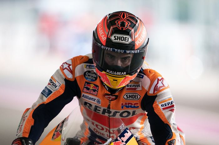 Pembalap Repsol Honda, Marc Marquez, saat tampil dalam sesi tes pramusim MotoGP 2019 yang berlangsung di Sirkuit Losail, Qatar, Sabtu (23/2/2019).