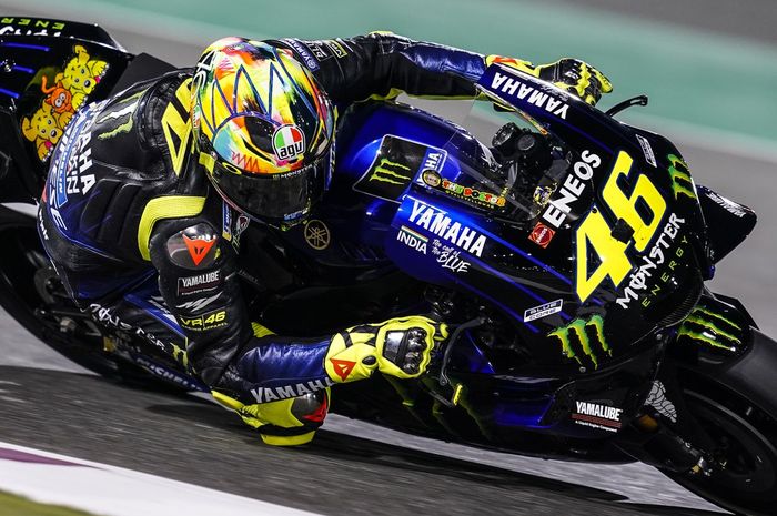 Pembalap Monster Energy Yamaha, Valentino Rossi, saat tampil dalam sesi tes pramusim MotoGP 2019 yang berlangsung di Sirkuit Losail, Qatar.