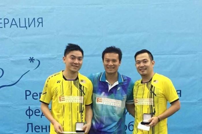 Koo Kien Keat/Tan Boon Heong bersama pelatih Lee Wan Wah