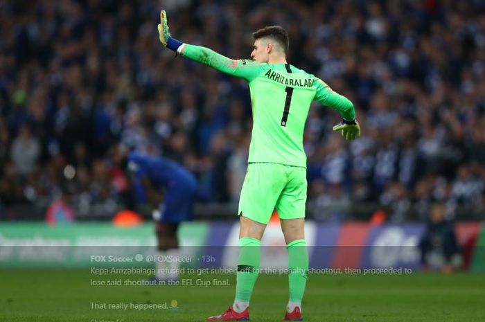 Kiper Chelsea, Kepa Arrizabalaga, terlibat insiden dengan pelatih Maurizio Sarri dalam laga final Piala Liga Inggris melawan Manchester City, Minggu (24/2/2019) di Stadion Wembley.