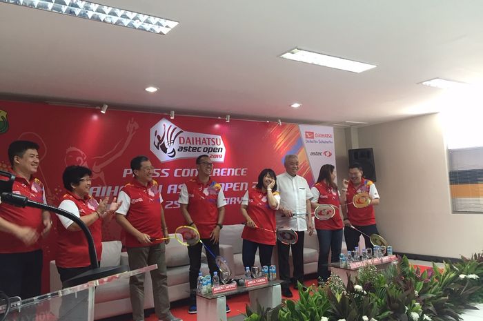 Perwakilan Daihatsu, Frisian Flag Indonesia, dan Astec bertemu wartawan pada konferensi pers Daihatsu Astec Open 2019 di Jakarta, Senin (25/2/2019).