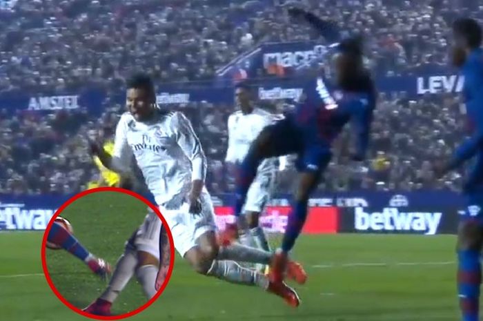 Pemain Real Madrid, Casemiro, melakukan diving dan dinila layak mendapat Piala Oscar