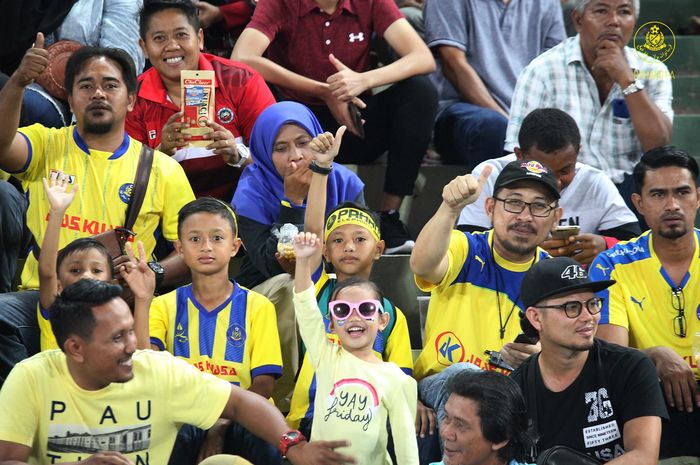 Pendukung Pahang FA pada laga kontra Selangor FA untuk pekan keempat Liga Super Malaysia 2019 di Stadion Darul Makmur, Kuantan, 24 Februari 2019.