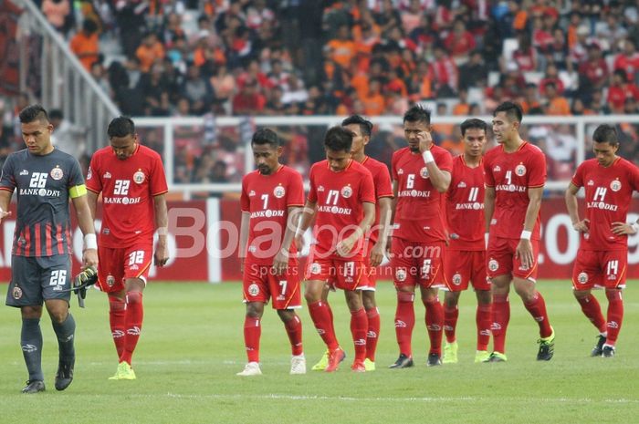 Skuat Persija Jakarta tertunduk lesu seusai ditahan imbang Becamex Binh Duong di Stadion Utama Gelora Bung Karno (SUGBK), Selasa (26/2/2019).