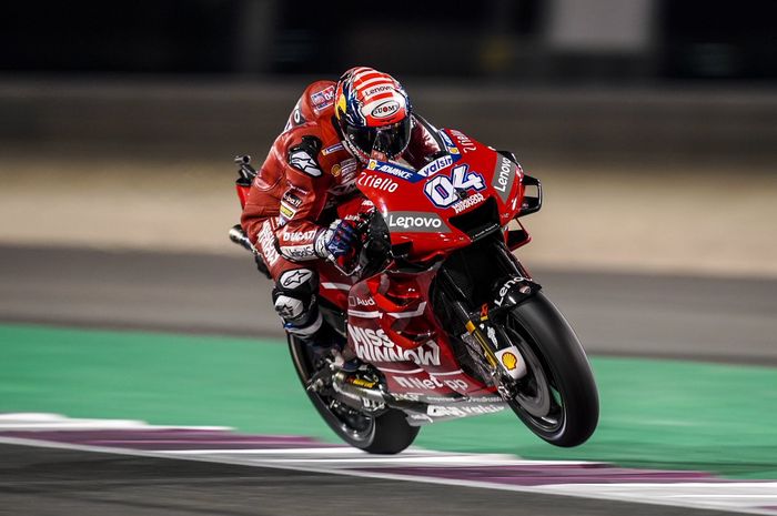 Penampilan Andrea Dovizioso saat melaju di sesi tes pramusim MotoGP 2019 hari ketiga, Senin (25/2/2019) di Sirkuit Losail, Qatar.