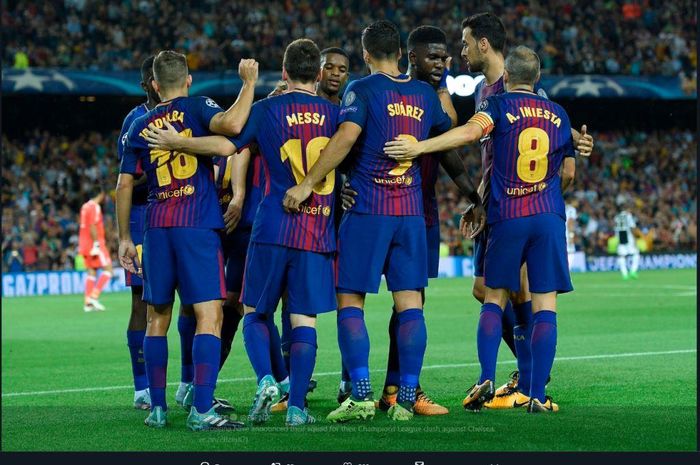 Para pemain FC Barcelona saat merayakan gol.