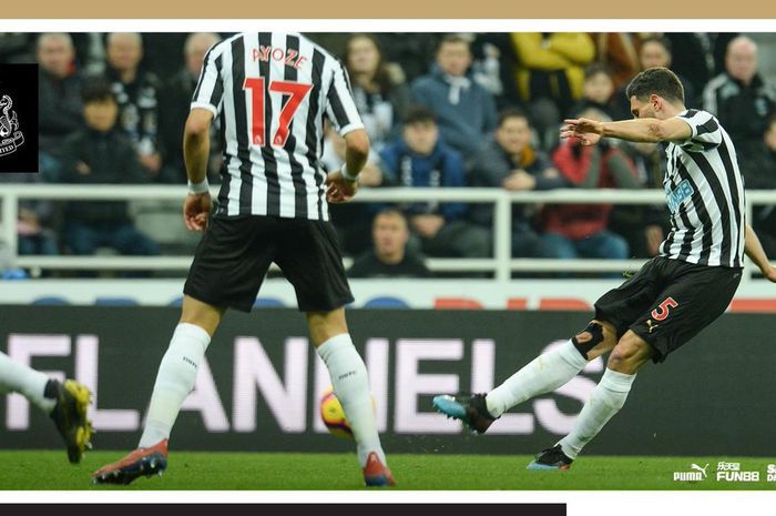 Bek Newcastle United, Fabian Schaer, mencetak gol dalam laga Liga Inggris melawan Burnley di Stadion St. James' Park, Selasa (26/2/2019).