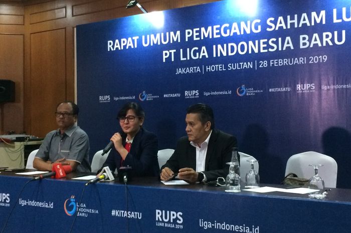 Sekjen PSSI, Ratu Tisha, mengumumkan bahwa Gusti Randa akan menjabat sebagai Komisaris PT LIB dan Dirk Soplanit selaku Direktur PT LIB