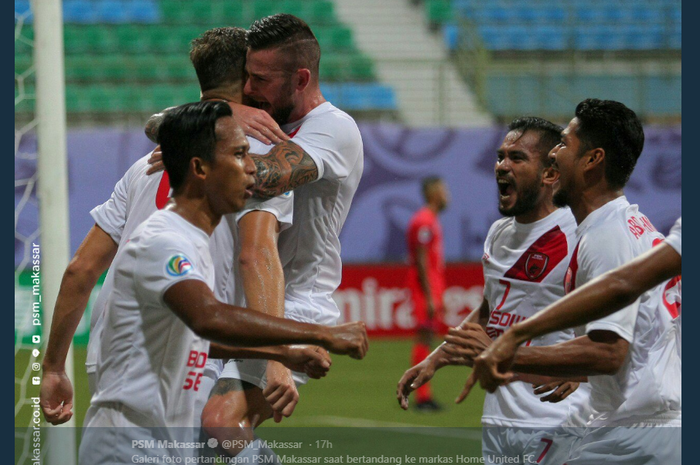 Para pemain PSM Makassar merayakan gol Eero Markkanen ke gawang Home United, 27 Februari 2019.