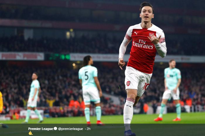 Pemain Arsenal, Mesut Oezil, merayakan gol yang dicetaknya ke gawang Bournemouth dalam pertandingan pekan ke-28 Liga Inggris di Stadion Emirates, 27 Februari 2019.