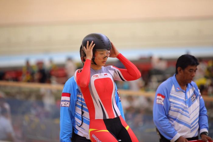 Crismonita Dwi Putri menjadi wakil Indonesia di World Track Championhip 2019.