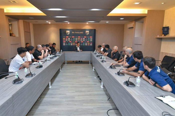 Suasana rapat FAT dengan tim pelatih timnas Thailand untuk semua level di Bangkok, Jumat (1/3/2019) siang. 