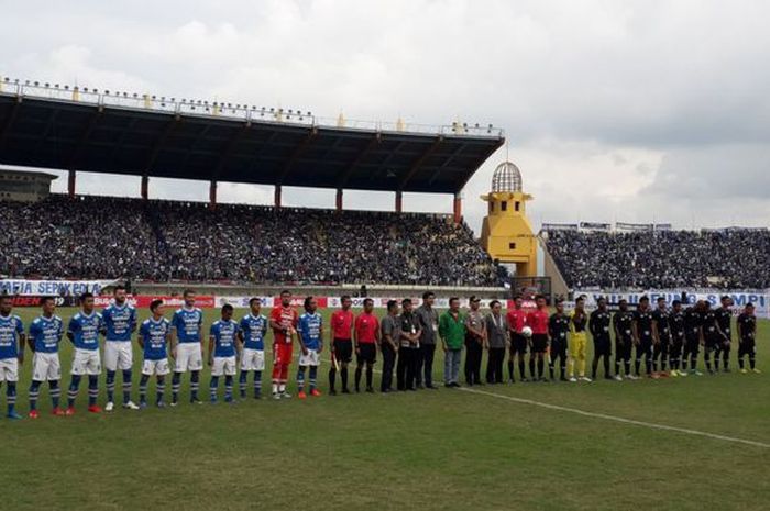 Pertandingan pembuka Piala Presiden 2019 antara Persib Bandung melawan Tira-Persikabo di Stadion Si Jalak Harupat, Bandung, Sabtu (2/3/2019)