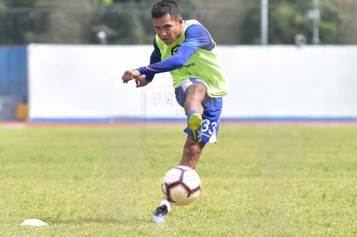 Gelandang muda Persib, Erwin Ramdani.